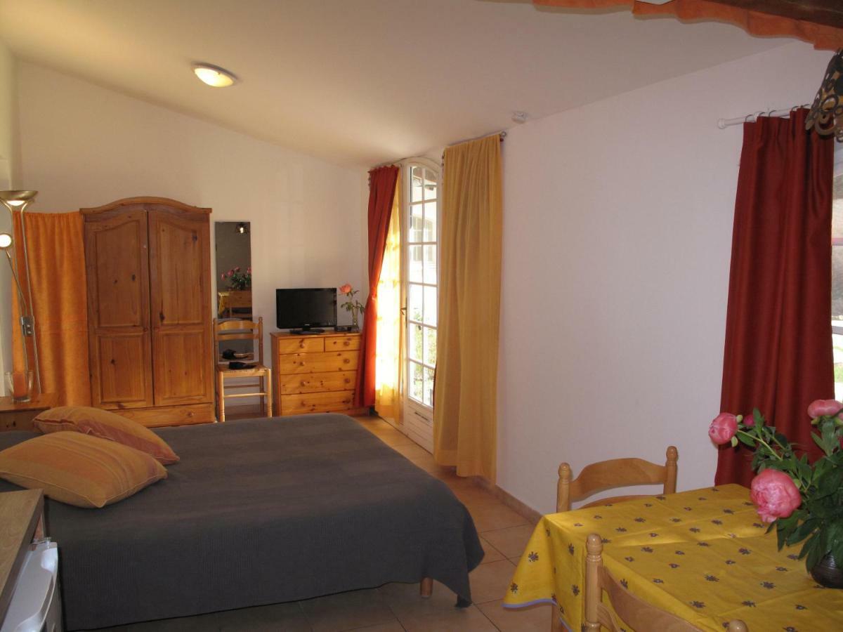 Residence Miro, Gites Avec Piscine Chauffee Et Tennis Les Arcs-sur-Argens Екстериор снимка