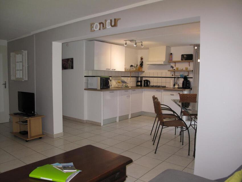 Residence Miro, Gites Avec Piscine Chauffee Et Tennis Les Arcs-sur-Argens Екстериор снимка